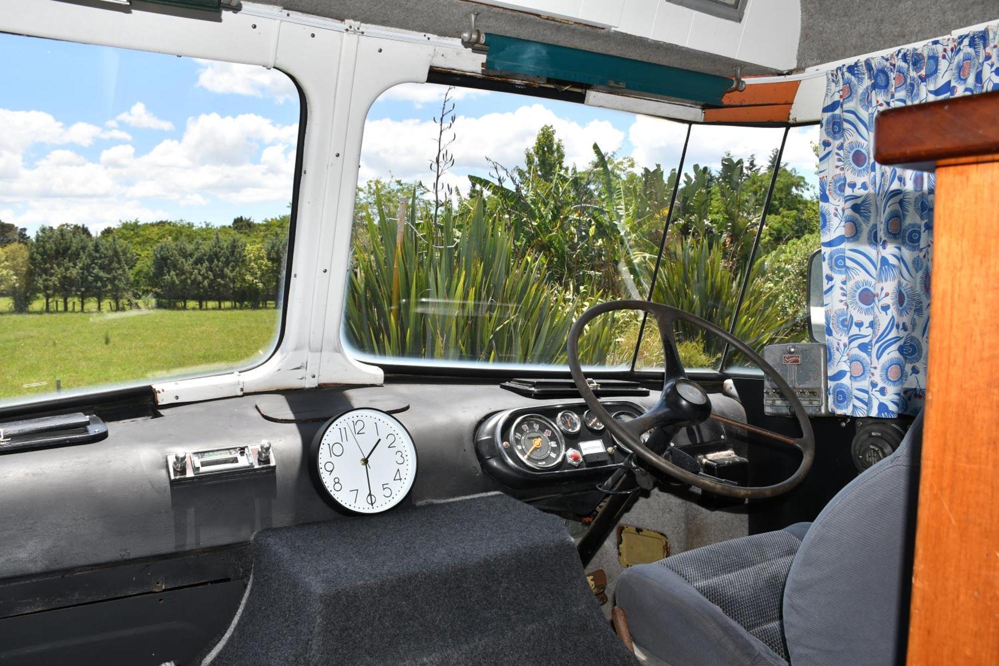 Evi The School Bus At Oromahoe Downs Farm Puketona Kültér fotó